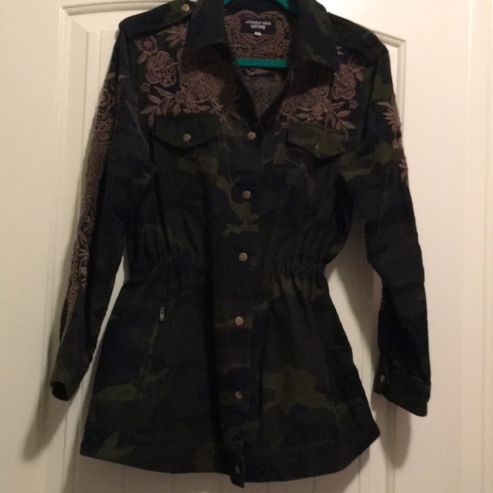 Johnny Was Workshop Woman’s camouflage print corduroy fabric jacket Sz L